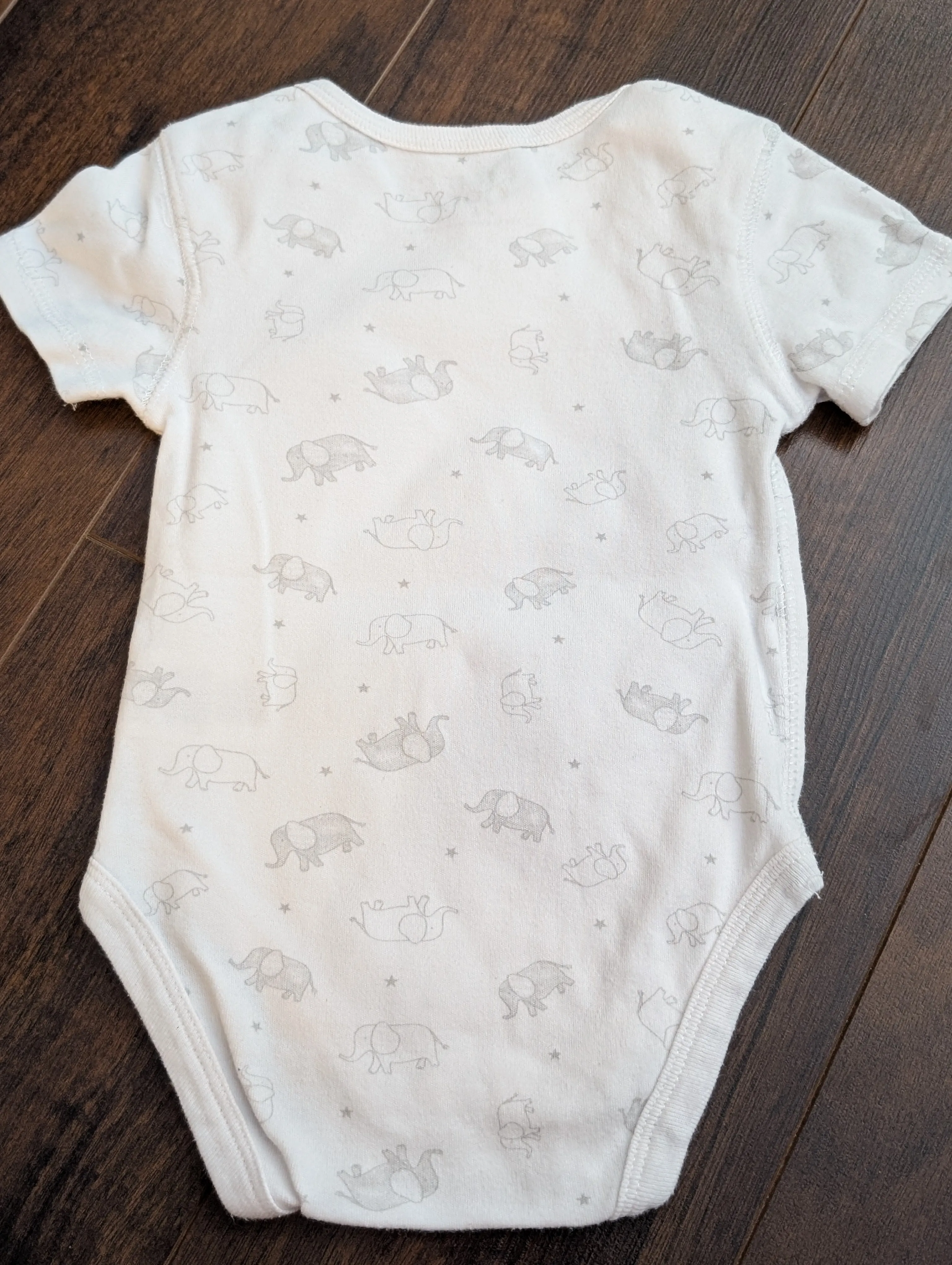 4 onesies 6-9months , Kids 9 Month (6-9M)