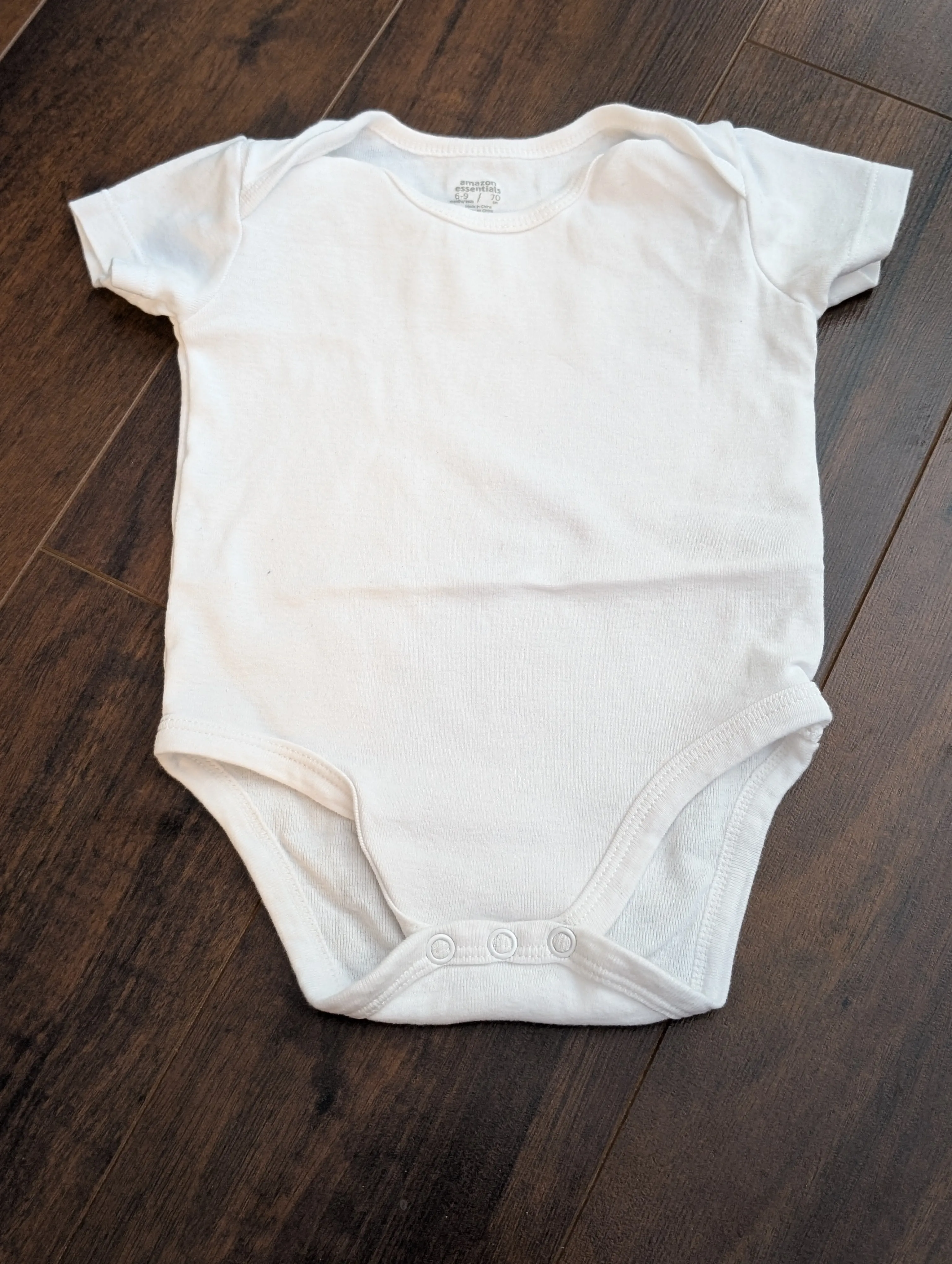 4 onesies 6-9months , Kids 9 Month (6-9M)