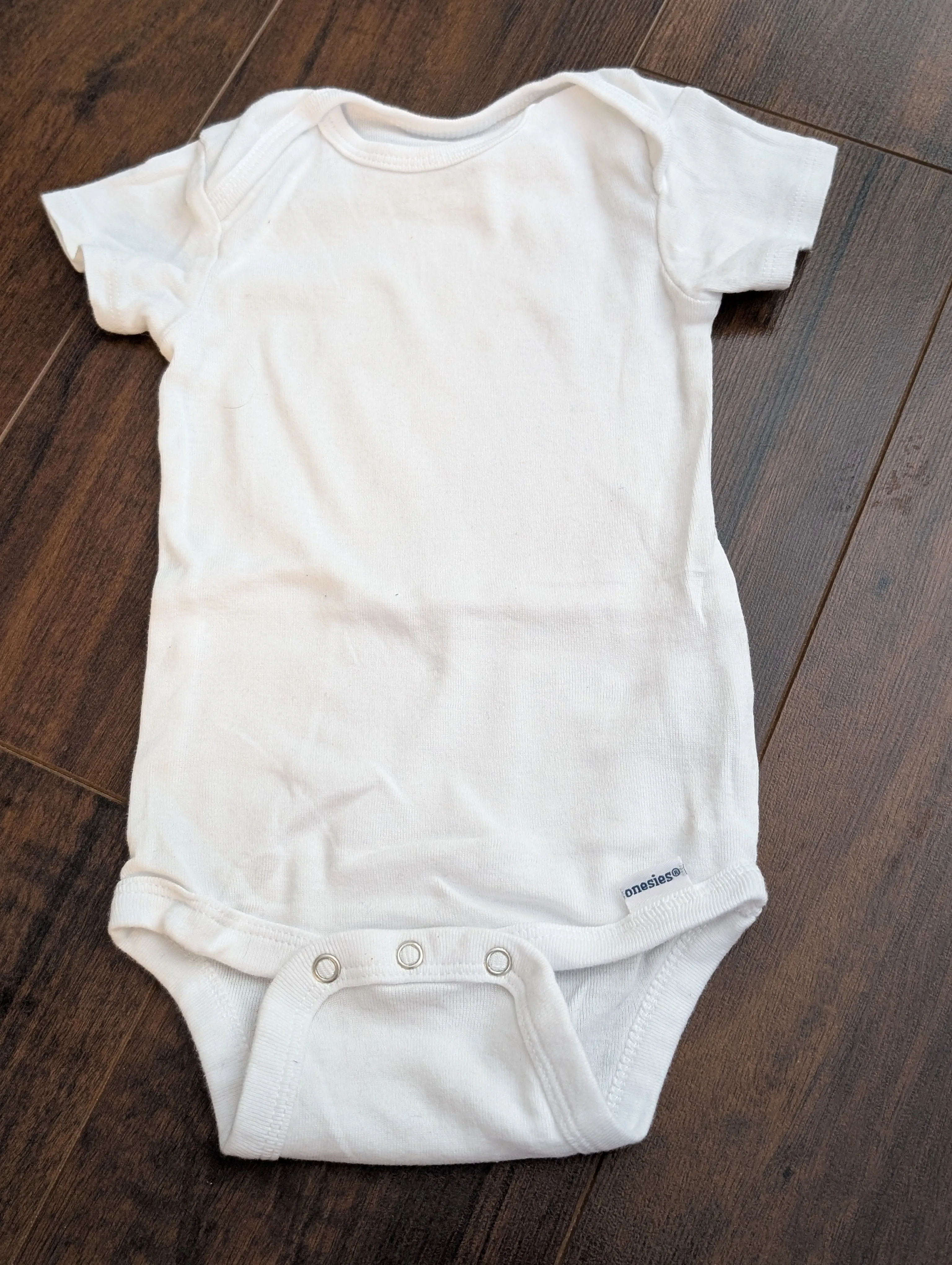 4 onesies 6-9months , Kids 9 Month (6-9M)