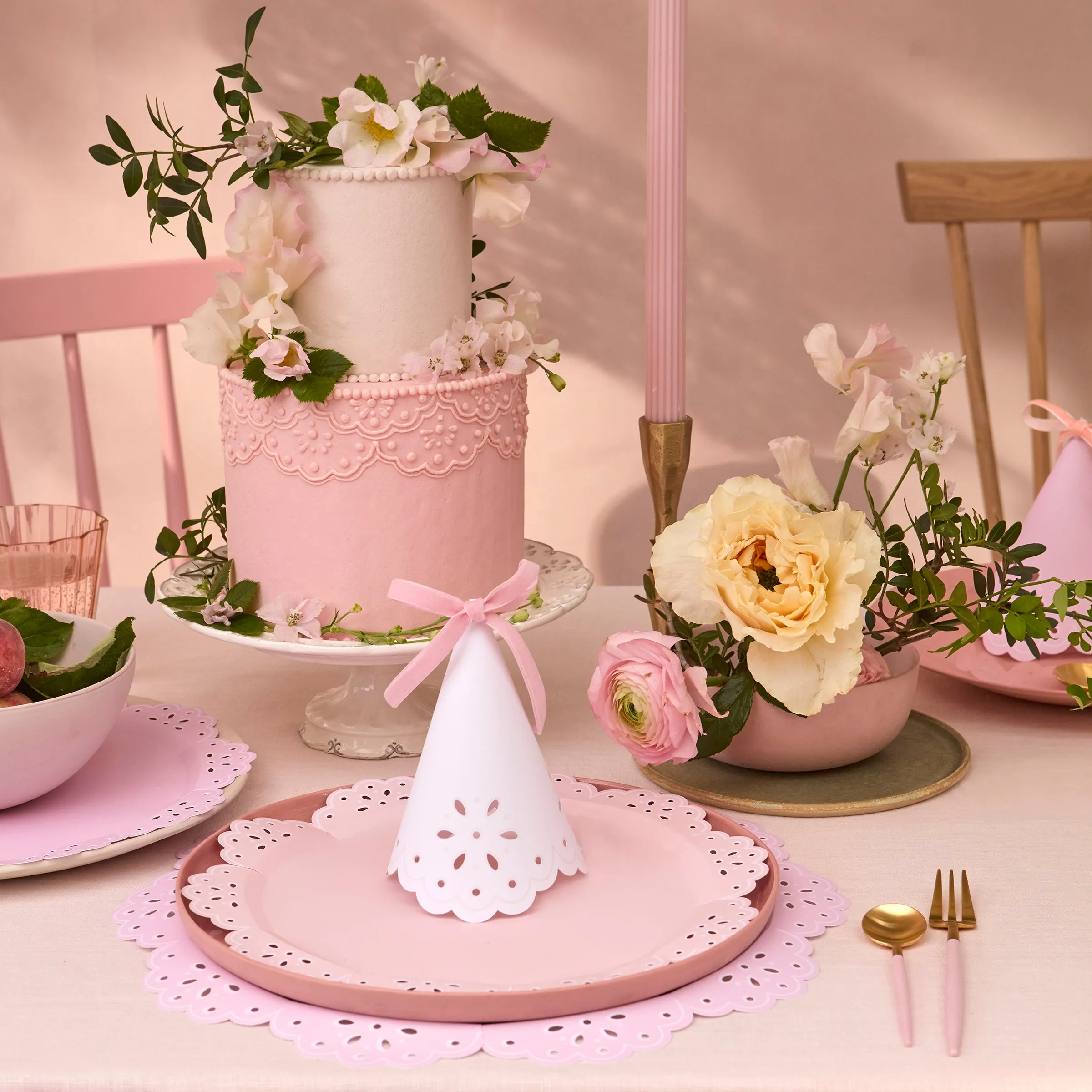 Broderie Anglaise Lace Party Hats (x 8)