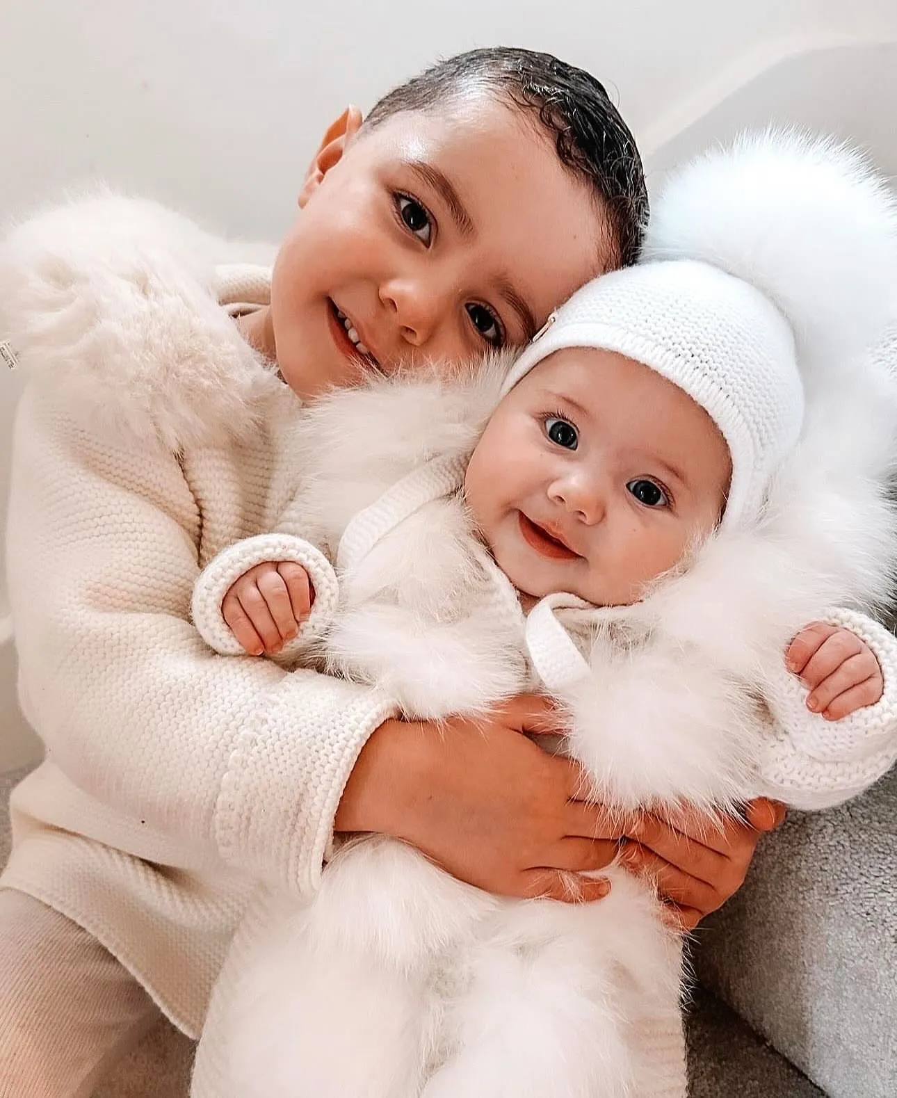 MI LOVES SIGNATURE Luxurious knitted Pompom hat with Fox fur pompom(ALL COLOURS)